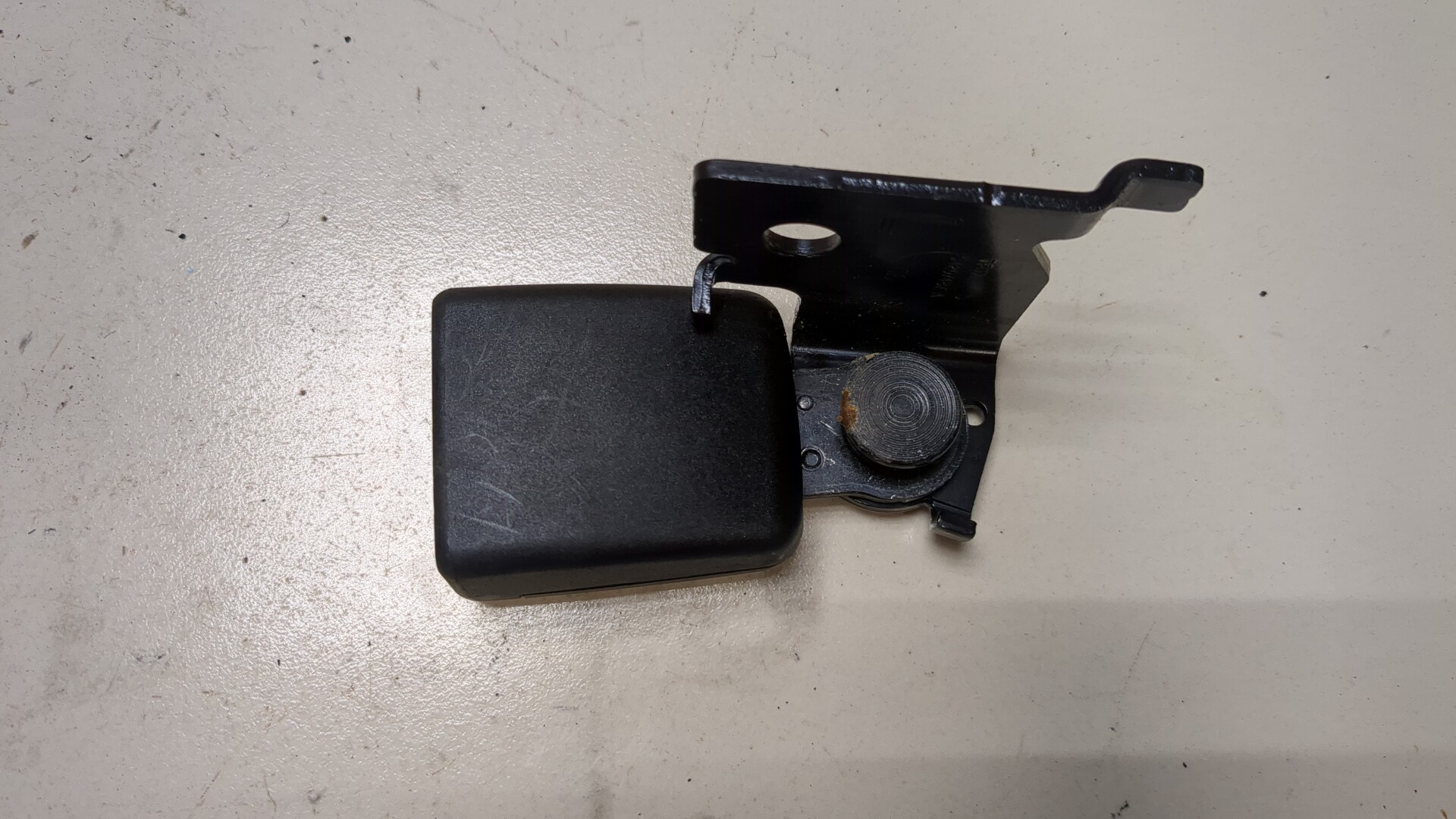 Ответная часть ремня безопасности