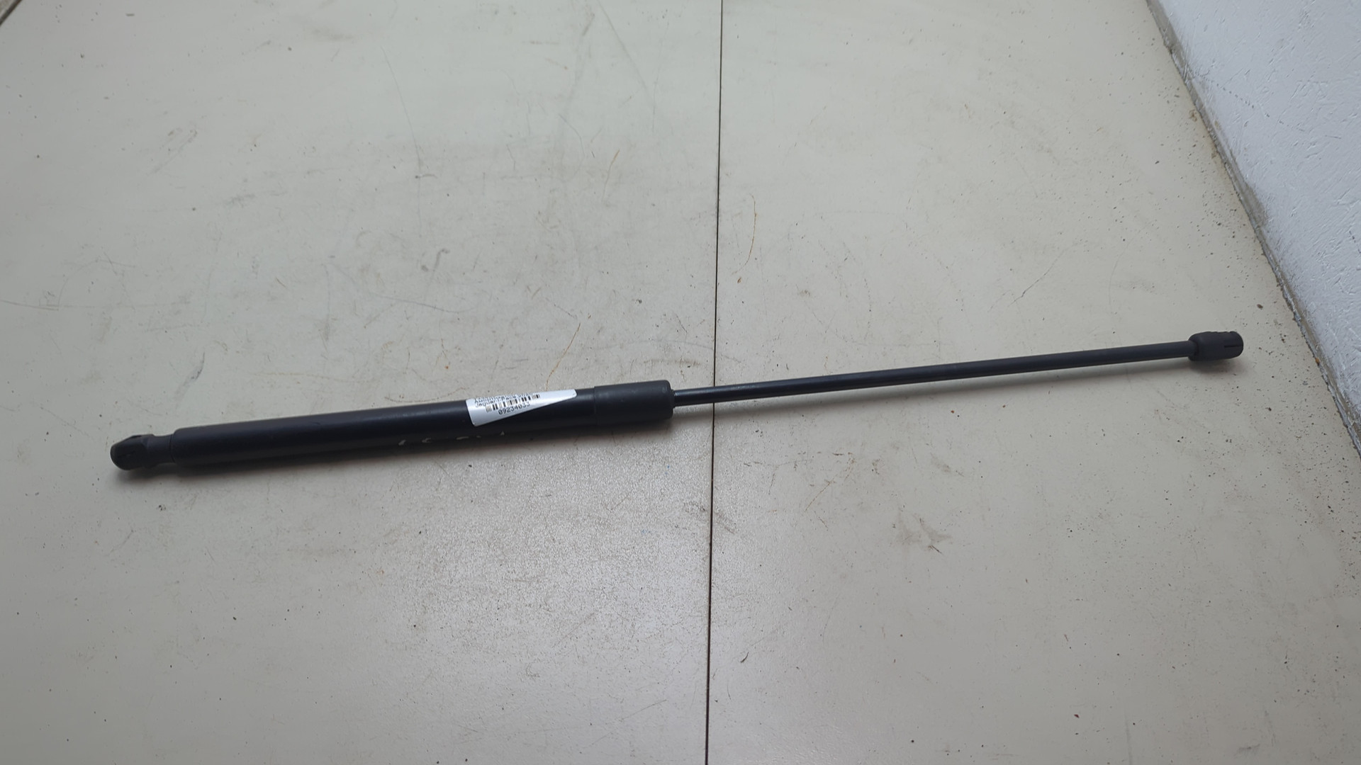 Амортизатор капота