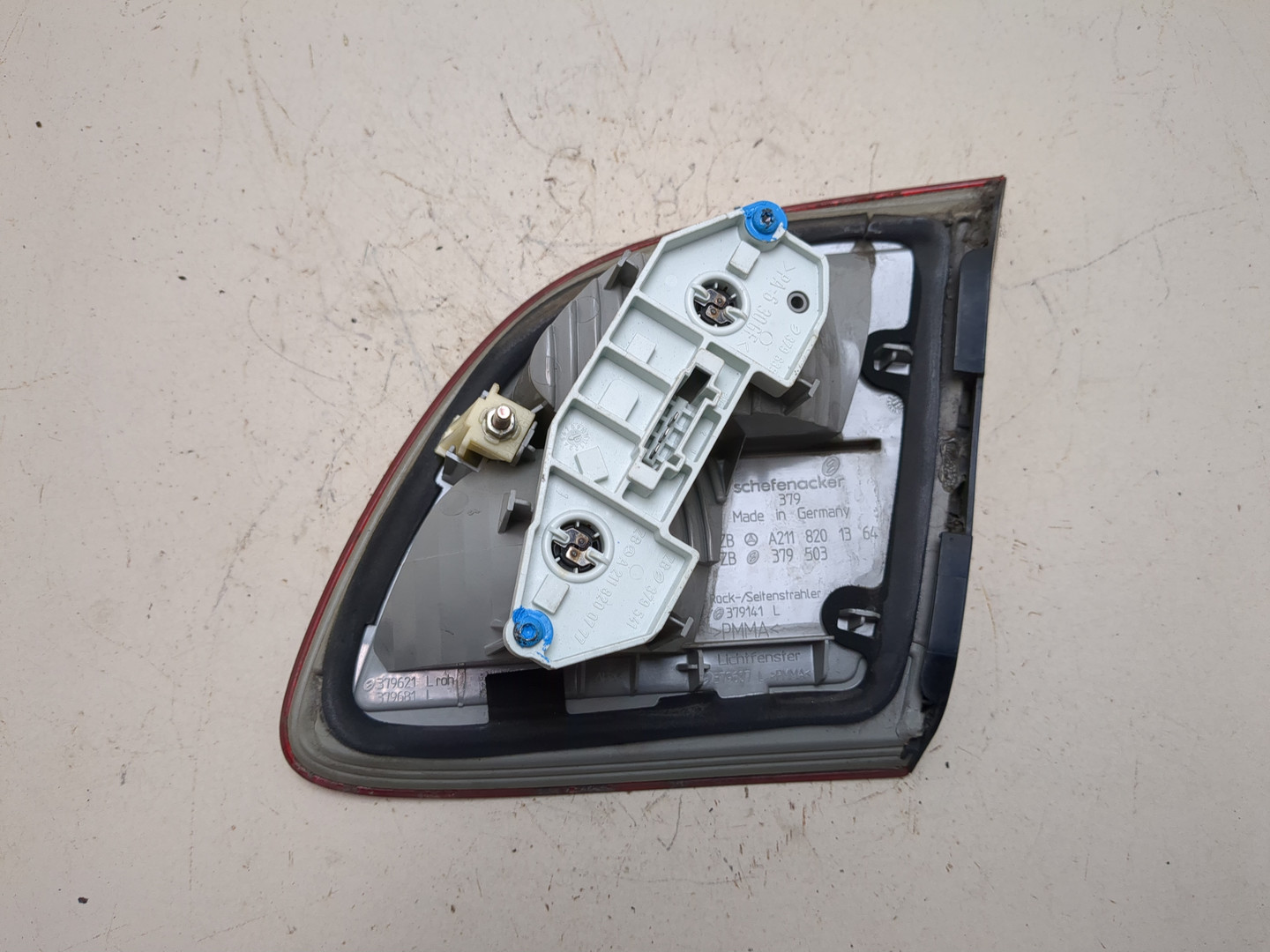 Фонарь задний внутренний правый