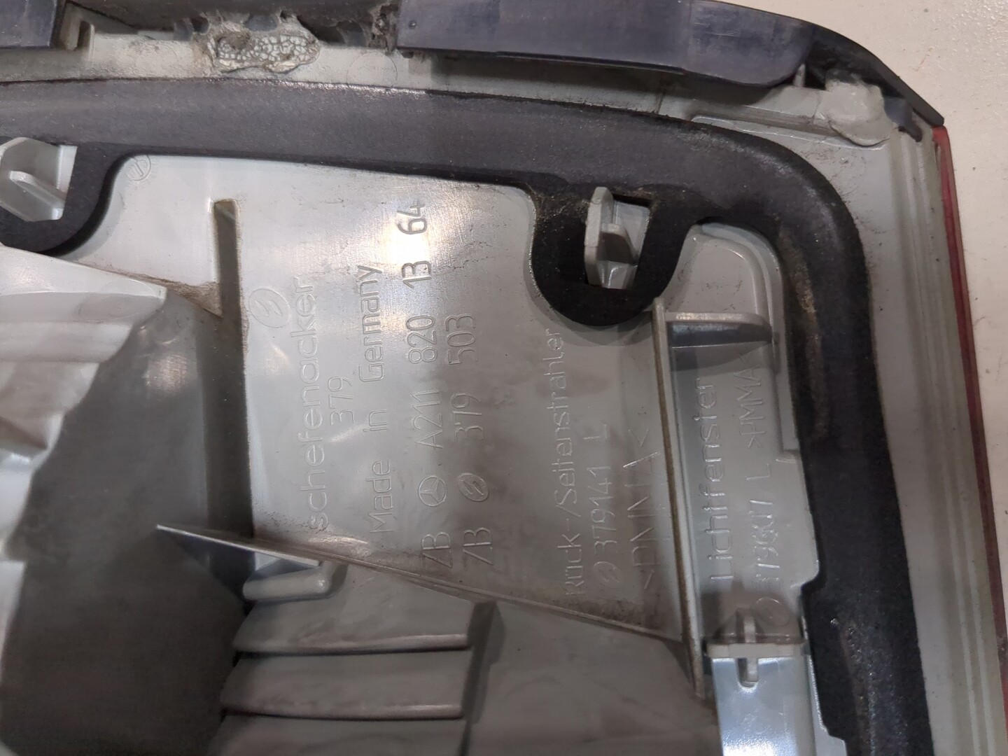 Фонарь задний внутренний правый