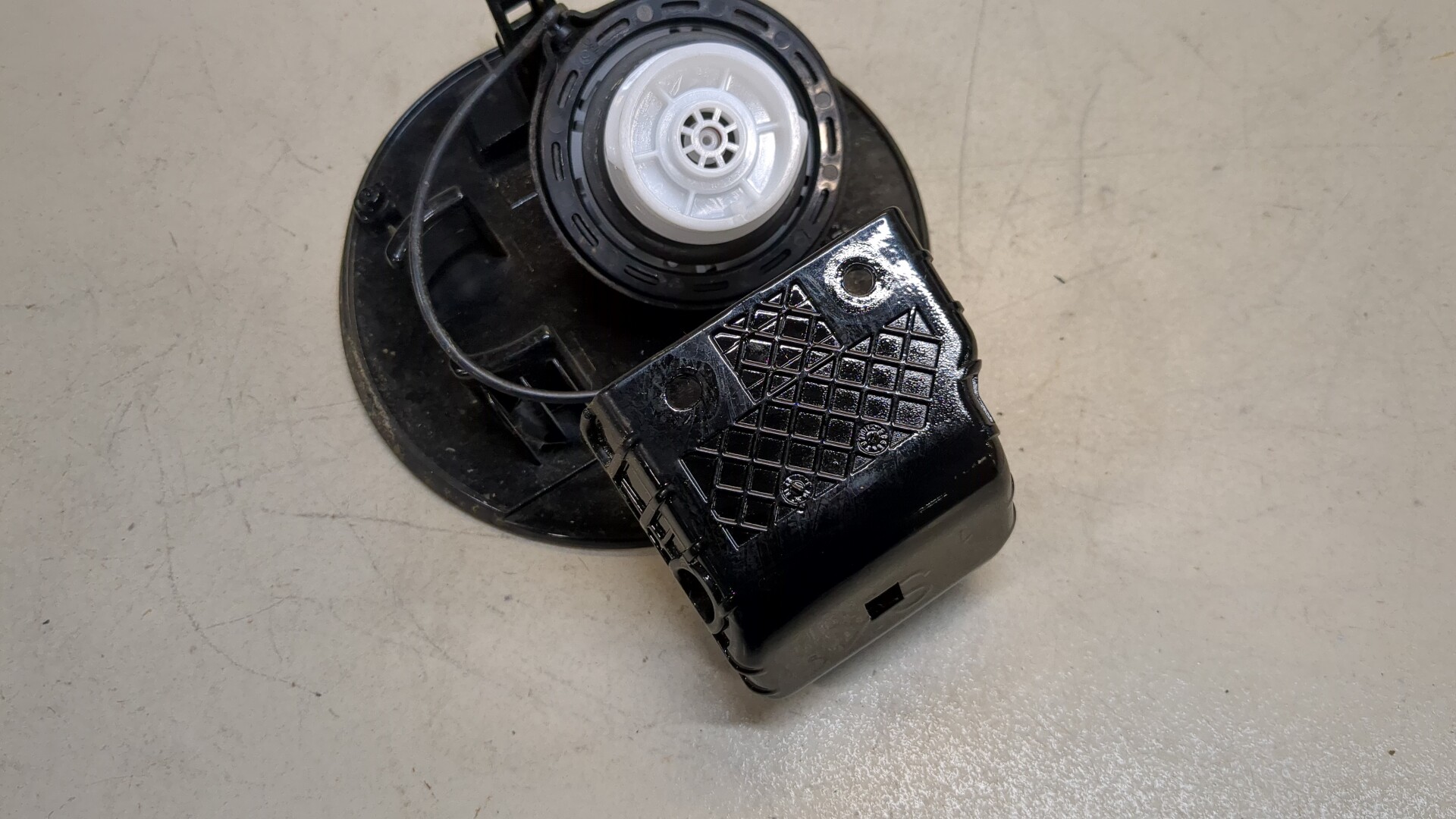 Лючок бензобака