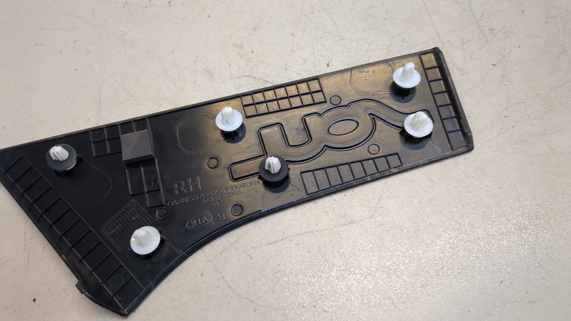 Молдинг заднего крыла правого