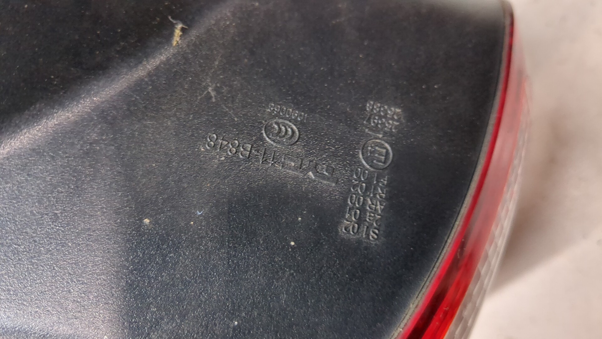 Фонарь задний левый