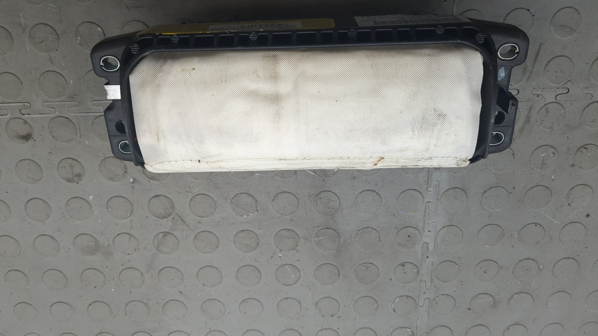 Подушка безопасности пассажирская (в торпедо)