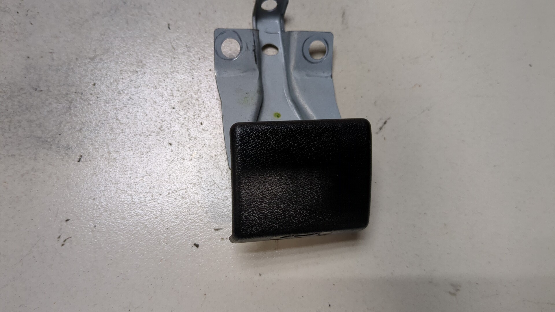 Ручка открывания капота