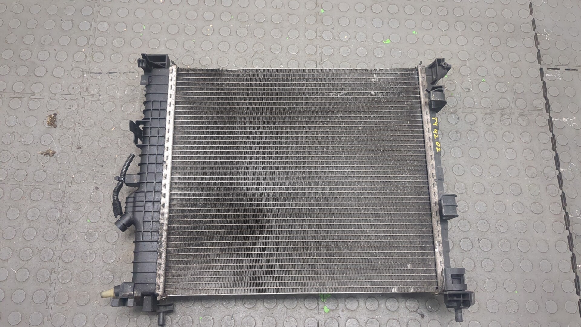 Радиатор охлаждения двигателя основной