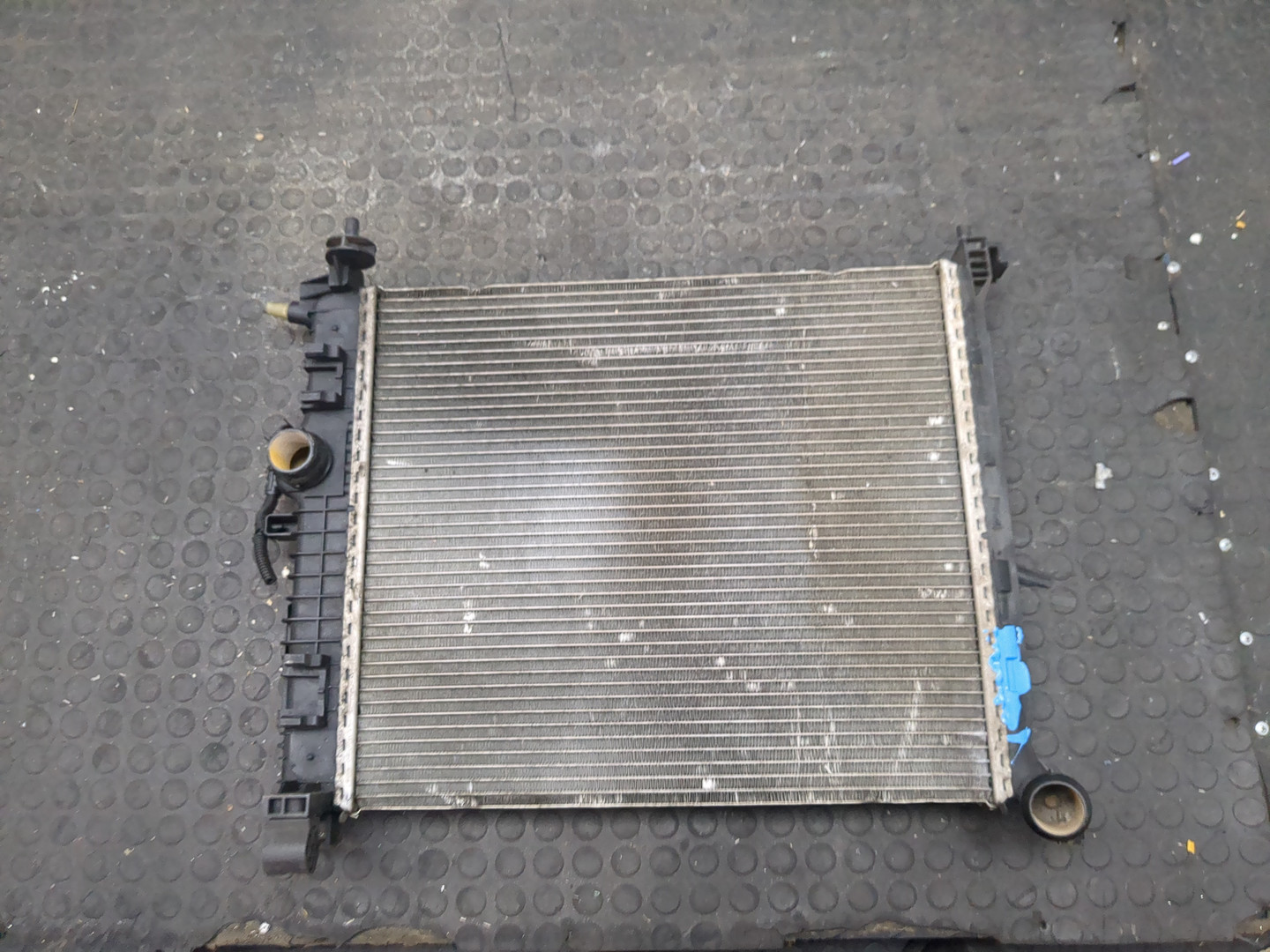 Радиатор охлаждения двигателя основной