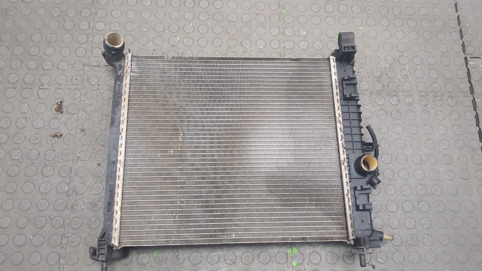 Радиатор охлаждения двигателя основной