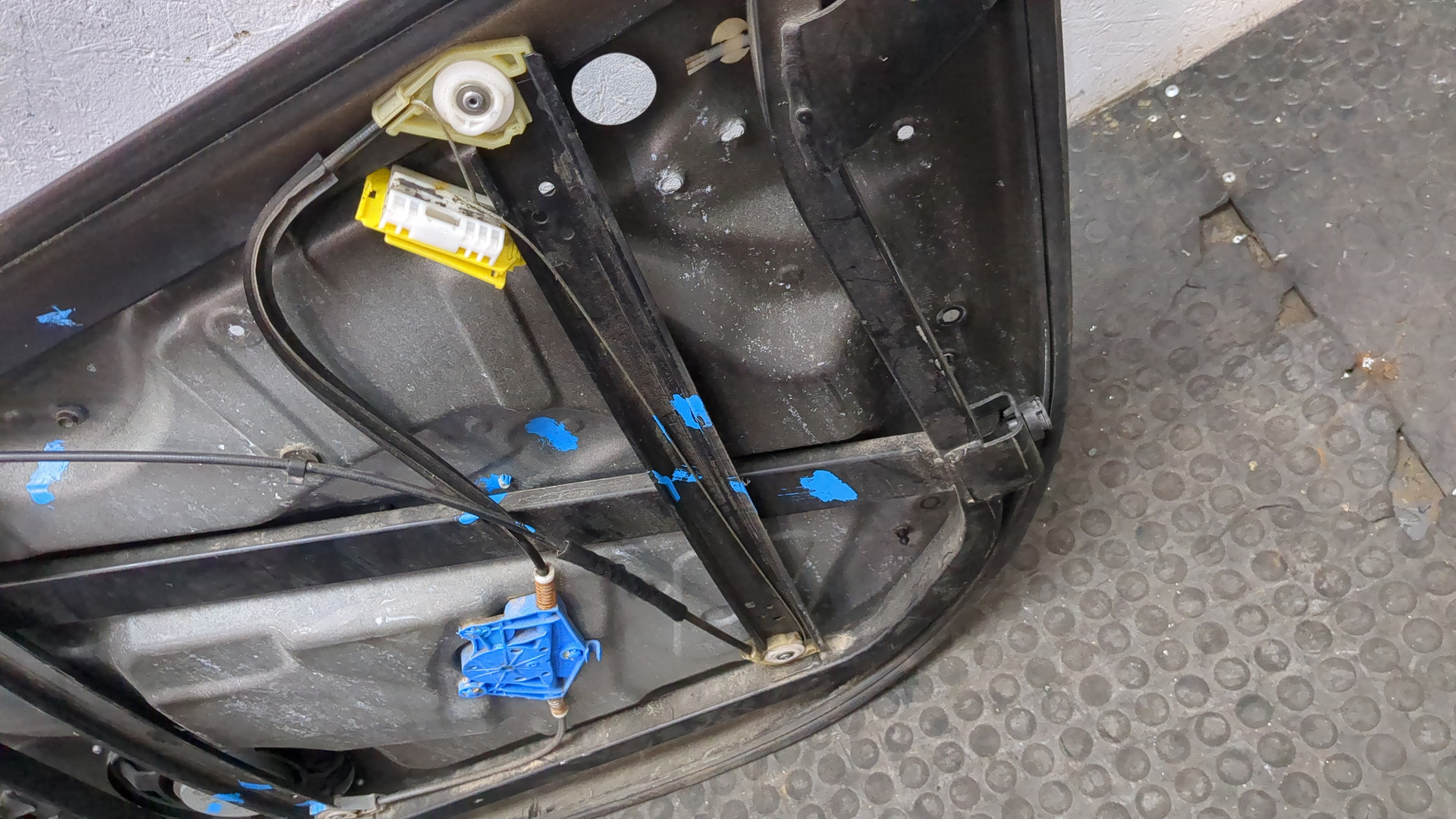 Стеклоподъемник электр. передний левый