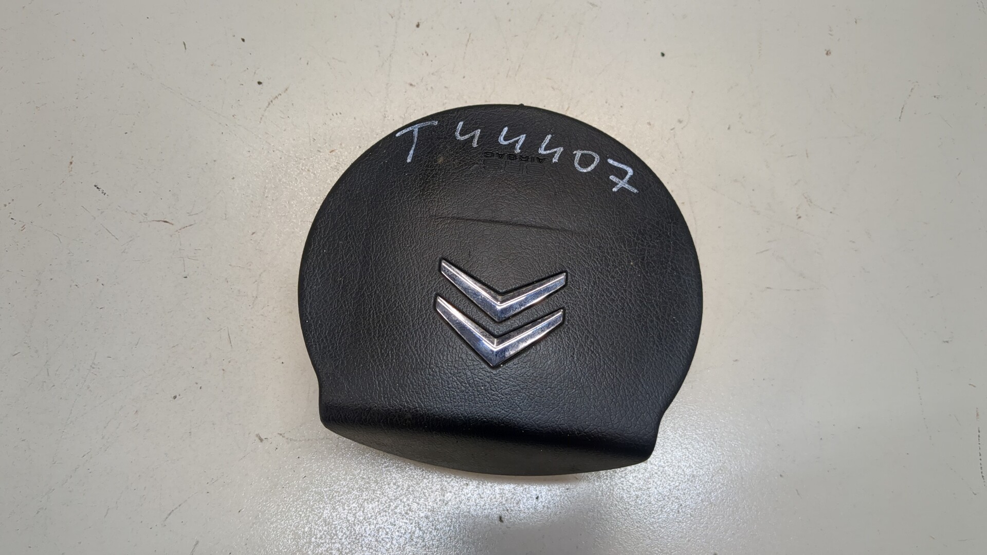 Подушка безопасности в рулевое колесо