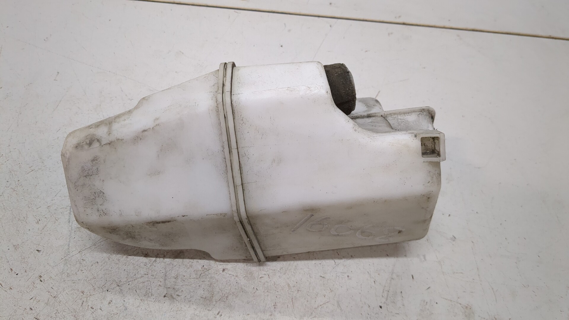 Бачок омывателя лобового стекла