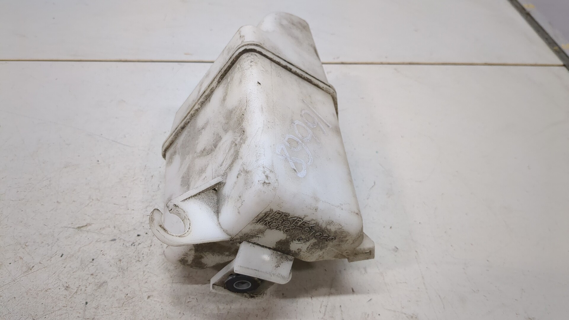 Бачок омывателя лобового стекла