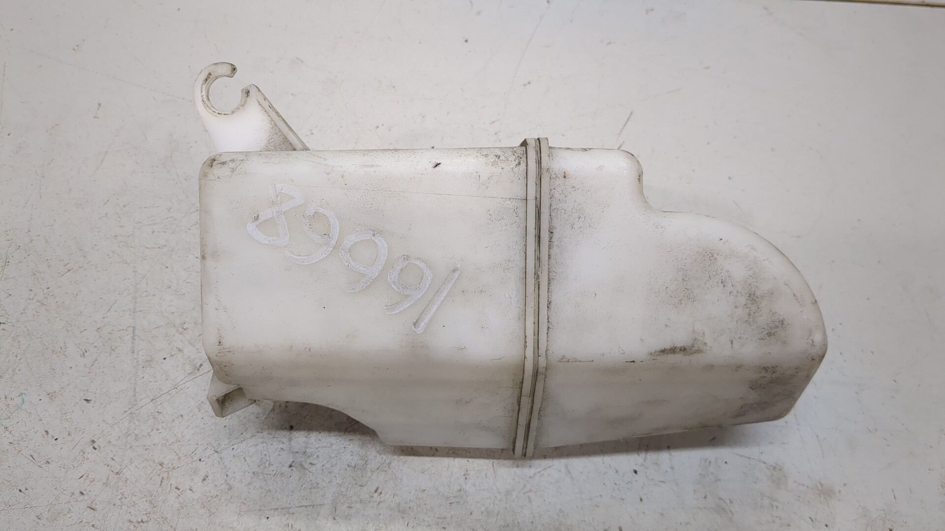 Бачок омывателя лобового стекла