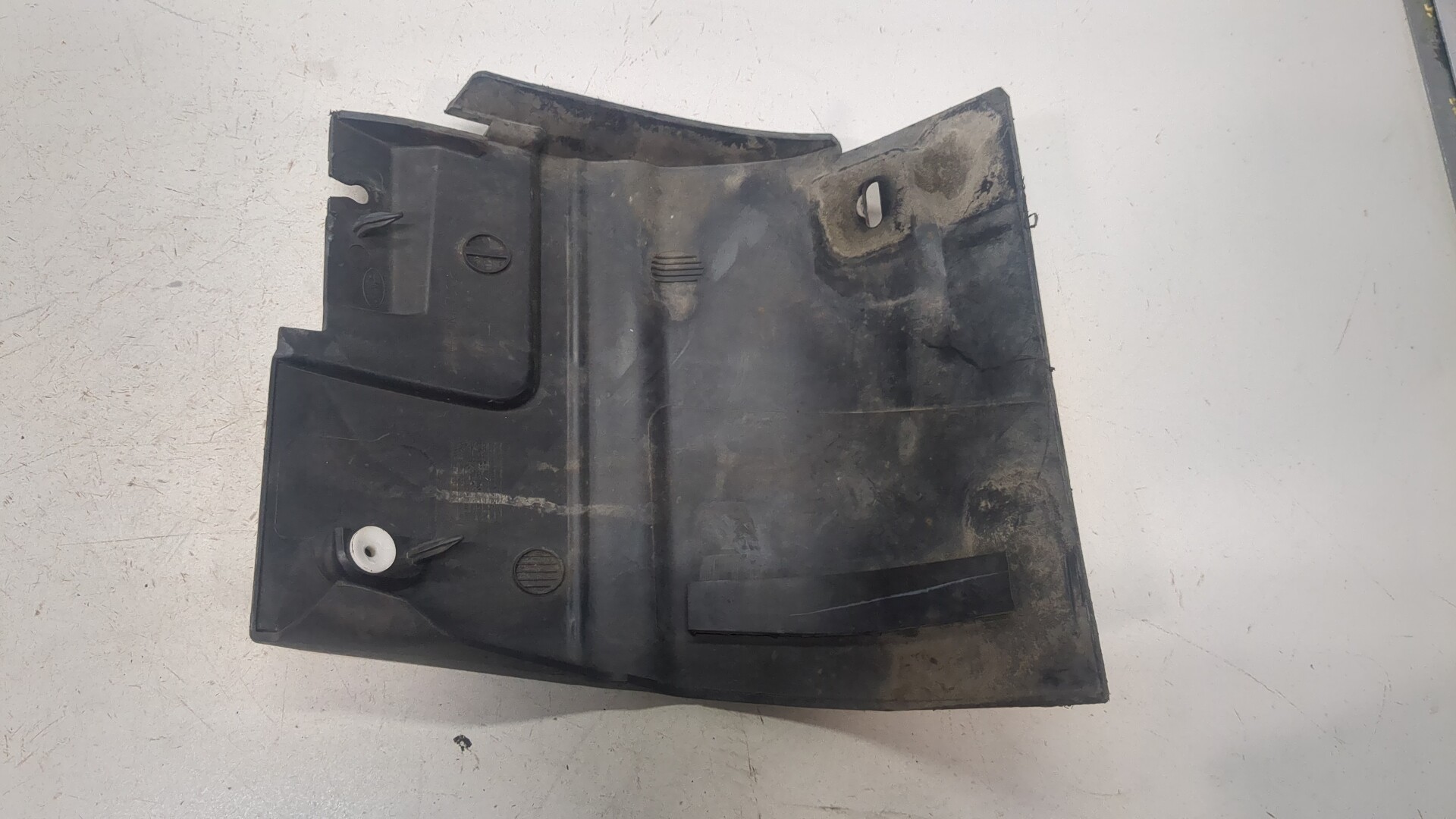 Накладка переднего крыла правого