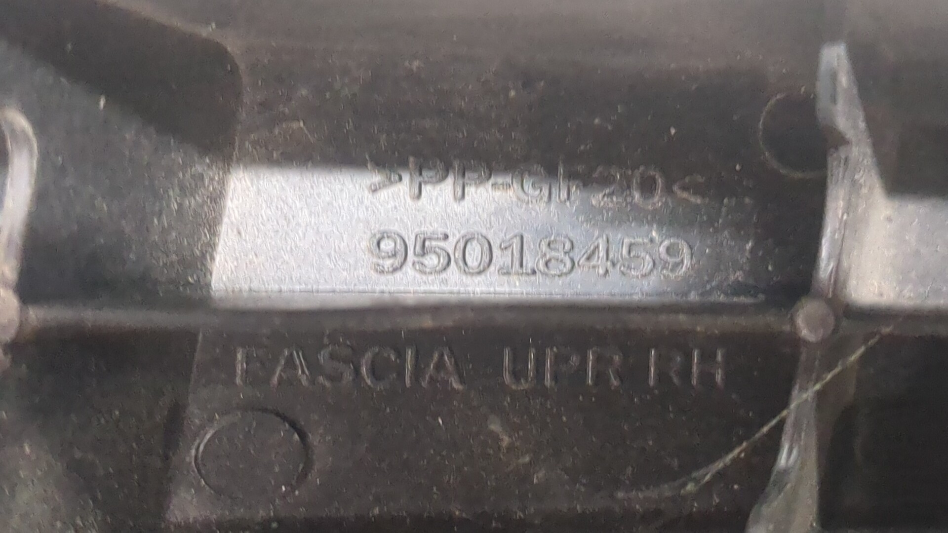 Кронштейн переднего бампера правый