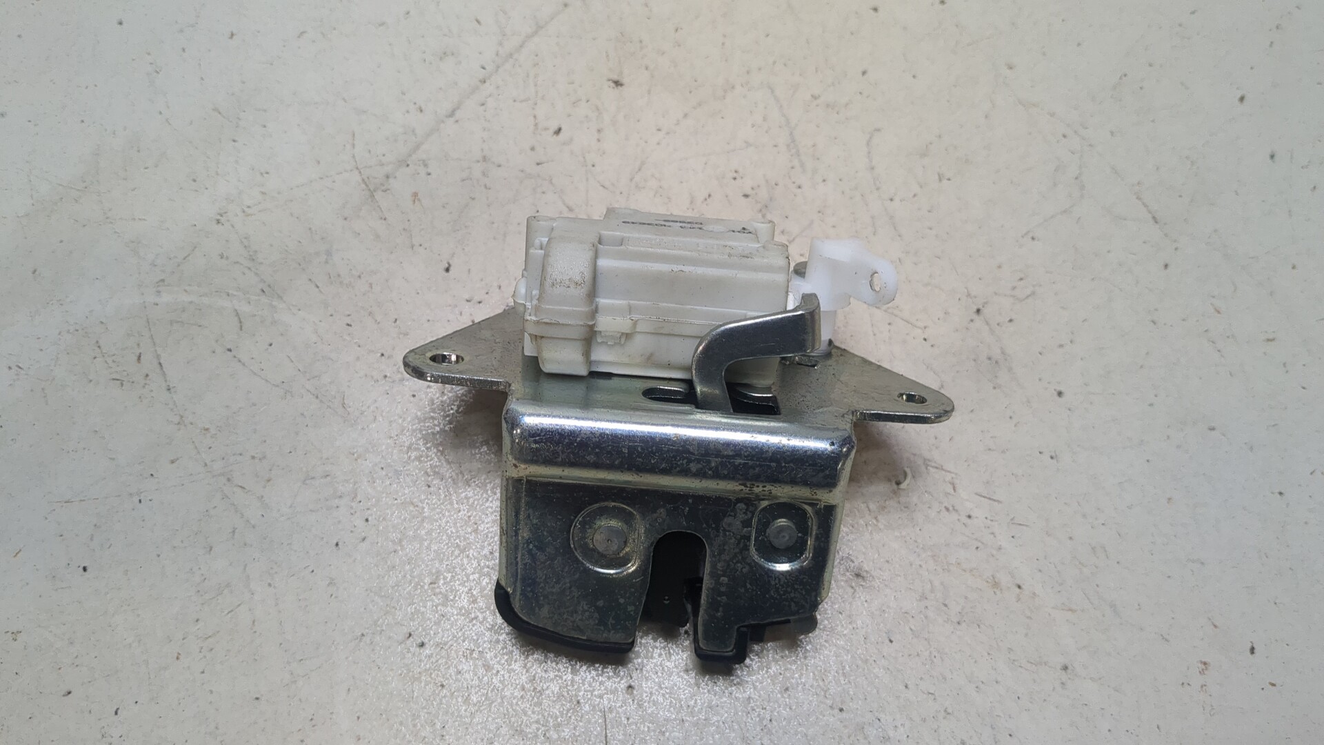 Замок багажника