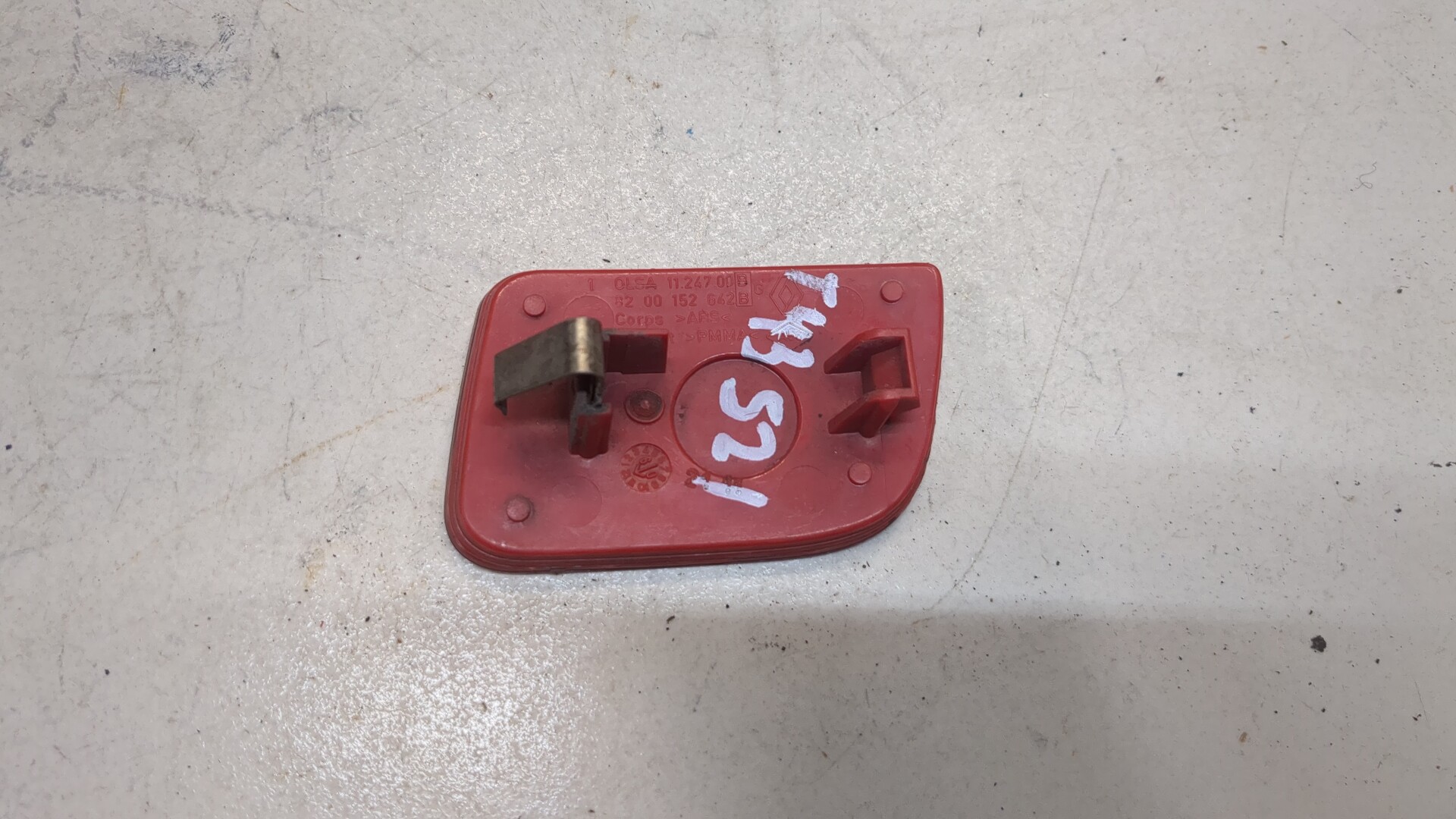 Отражатель в бампер задний левый