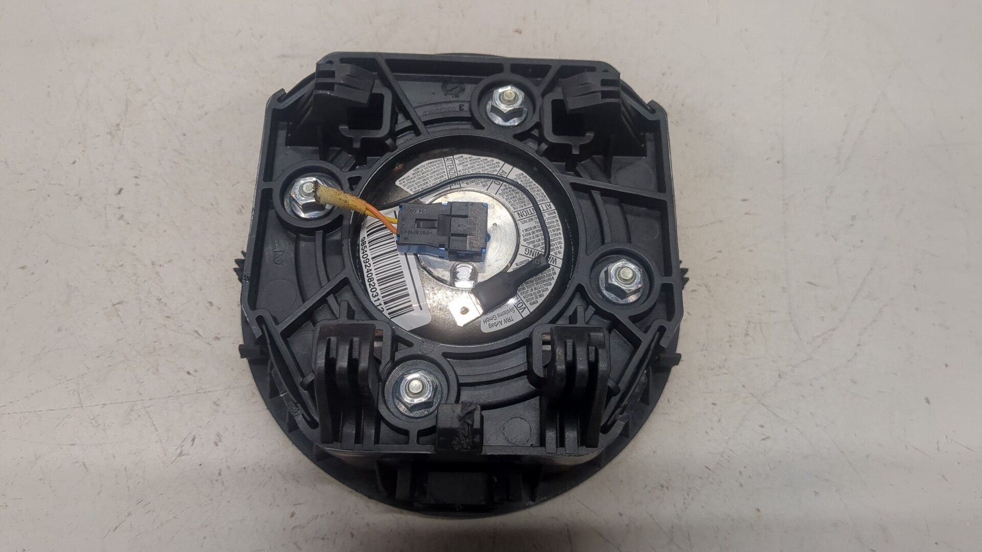 Подушка безопасности в рулевое колесо