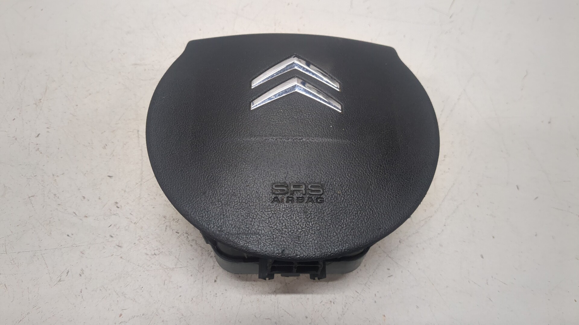 Подушка безопасности в рулевое колесо