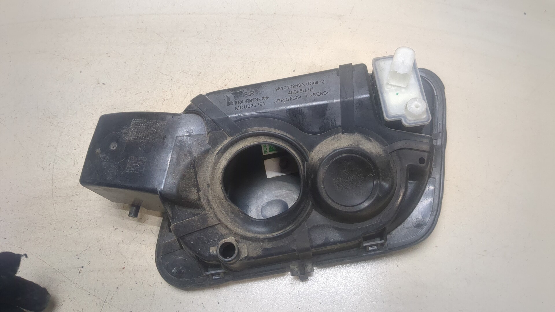 Лючок бензобака