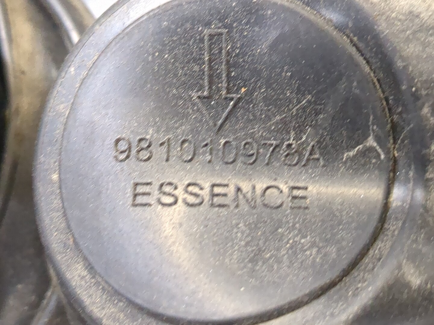 Лючок бензобака