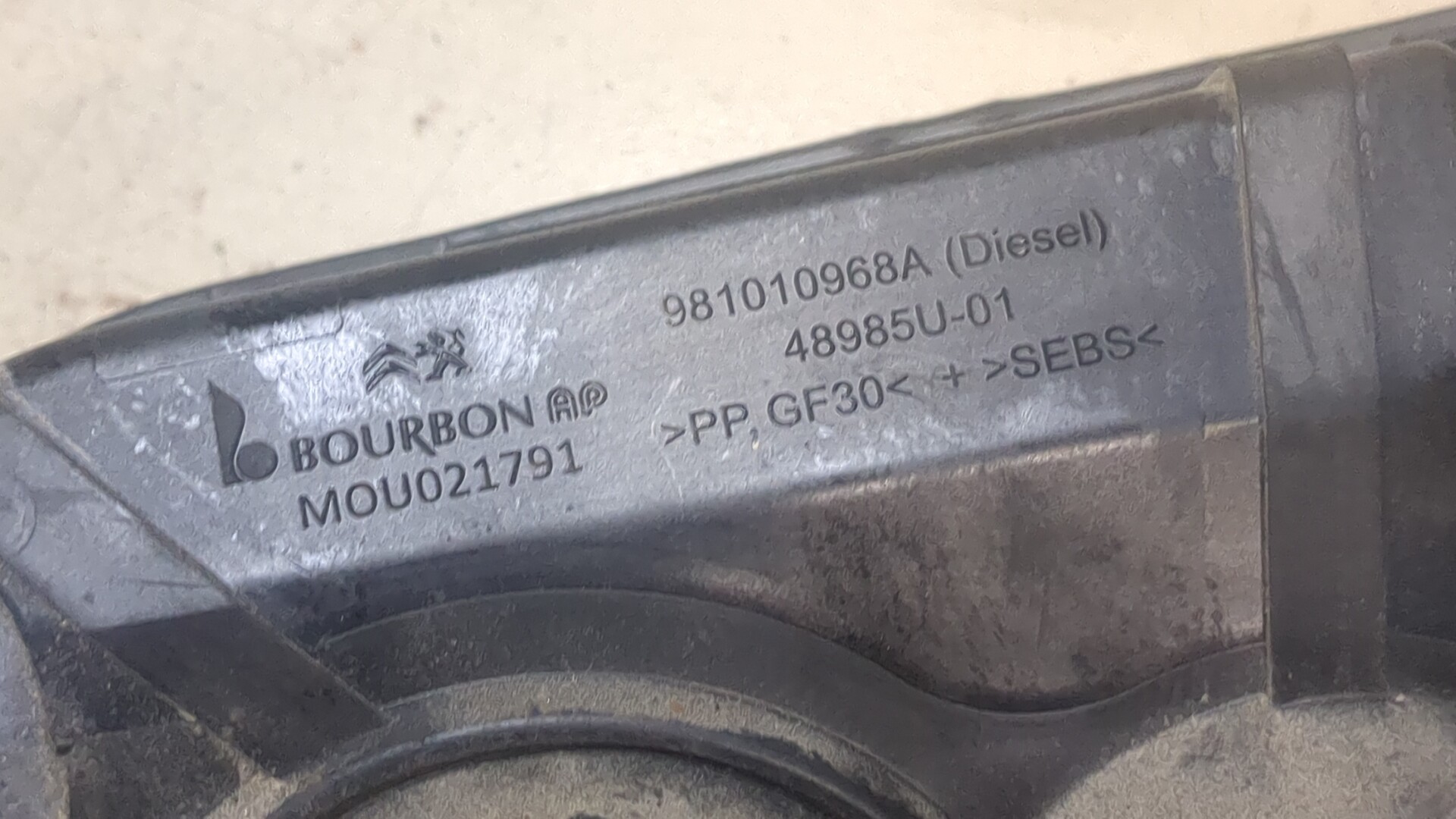 Лючок бензобака