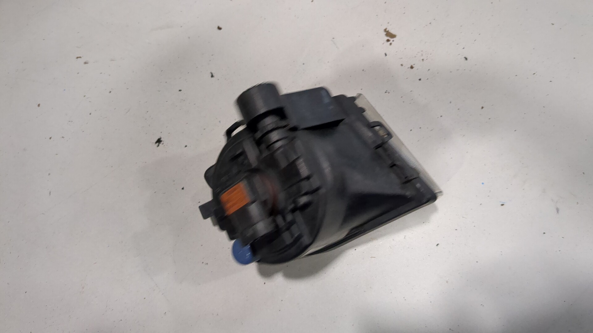 Фара противотуманная левая