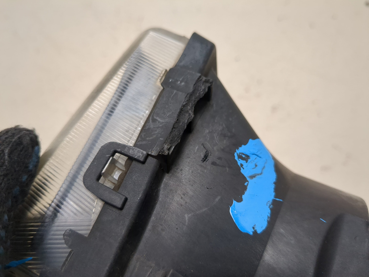 Фара противотуманная левая