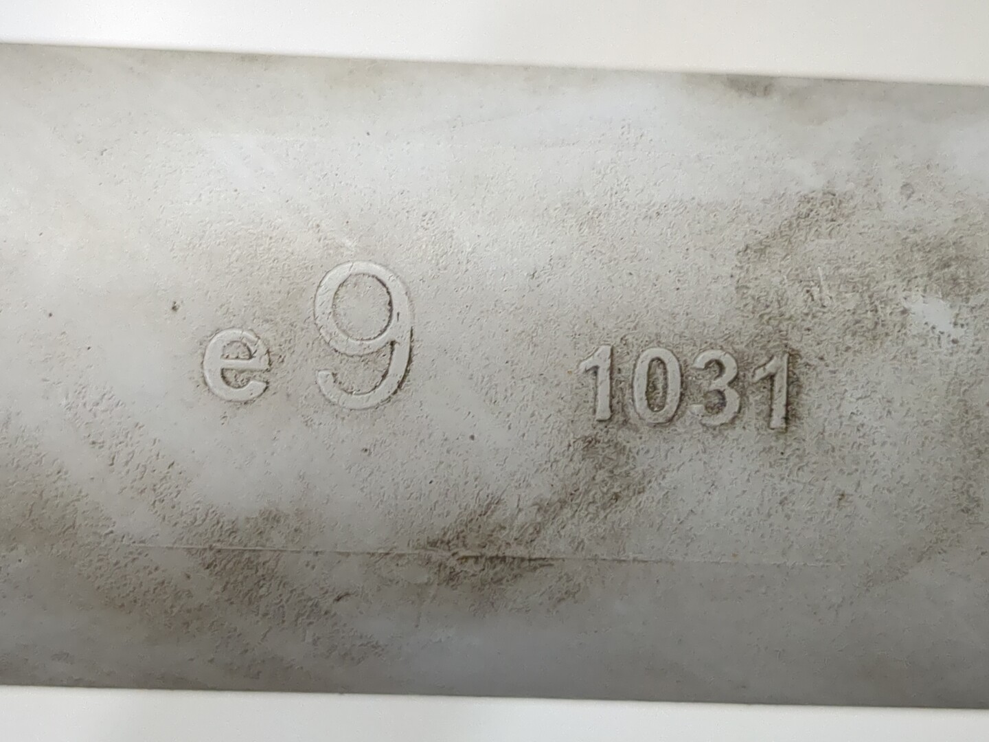 Горловина бачка омывателя