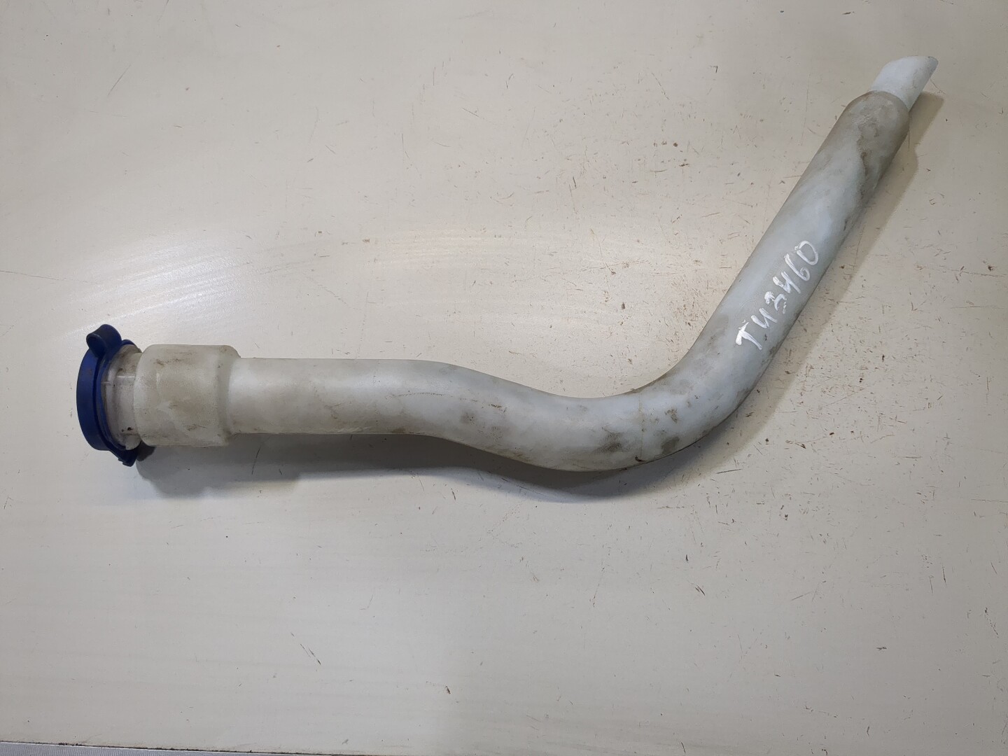 Горловина бачка омывателя