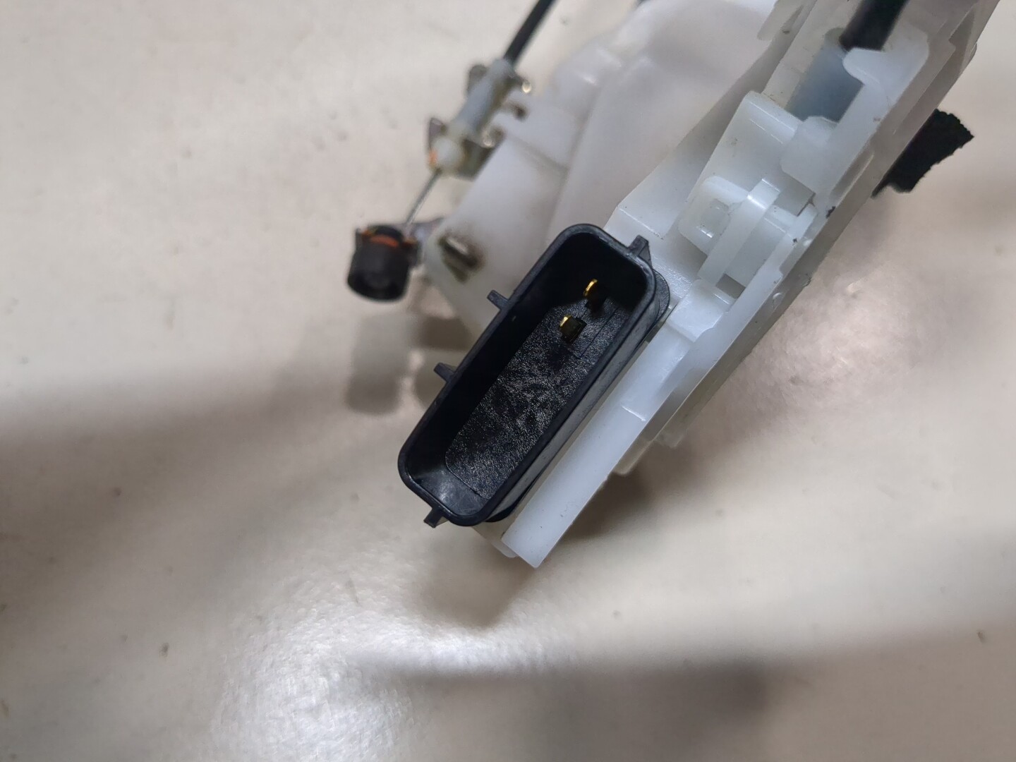 Замок двери передней правой