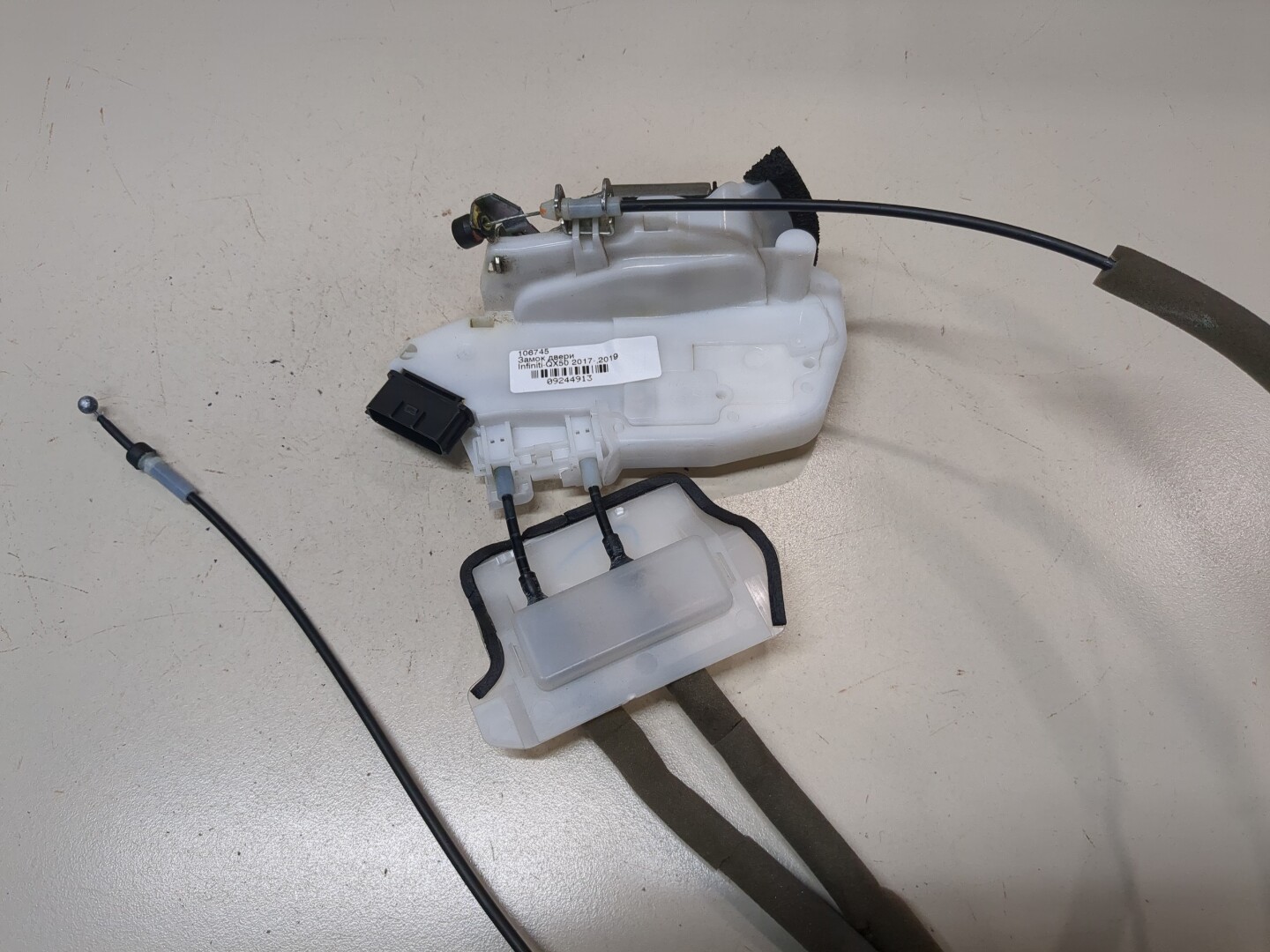 Замок двери передней правой