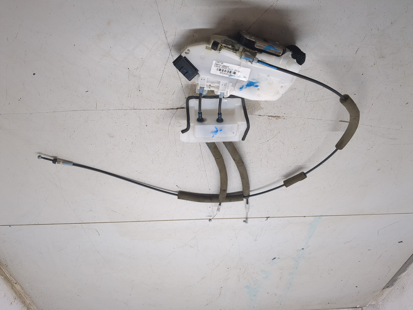 Замок двери передней правой