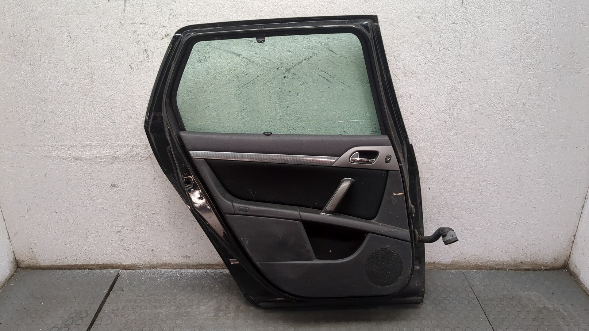 Дверь задняя левая