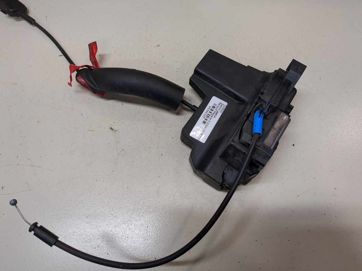 Замок двери передней правой