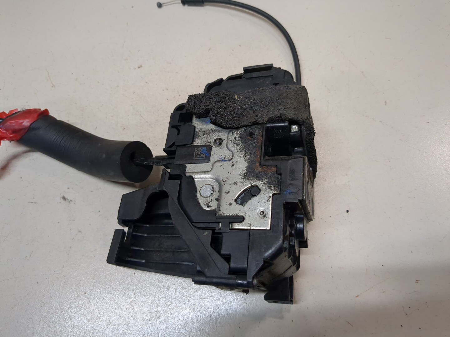 Замок двери передней правой