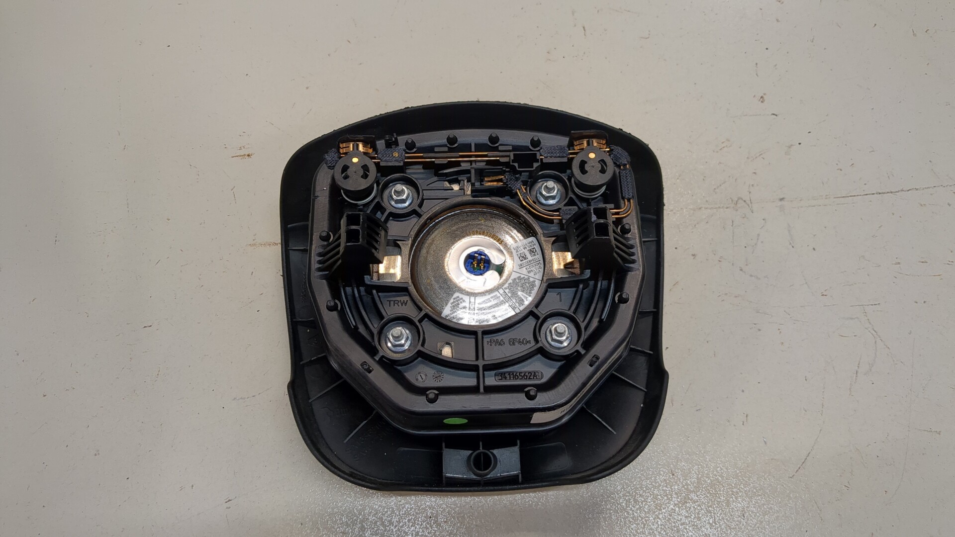 Подушка безопасности в рулевое колесо