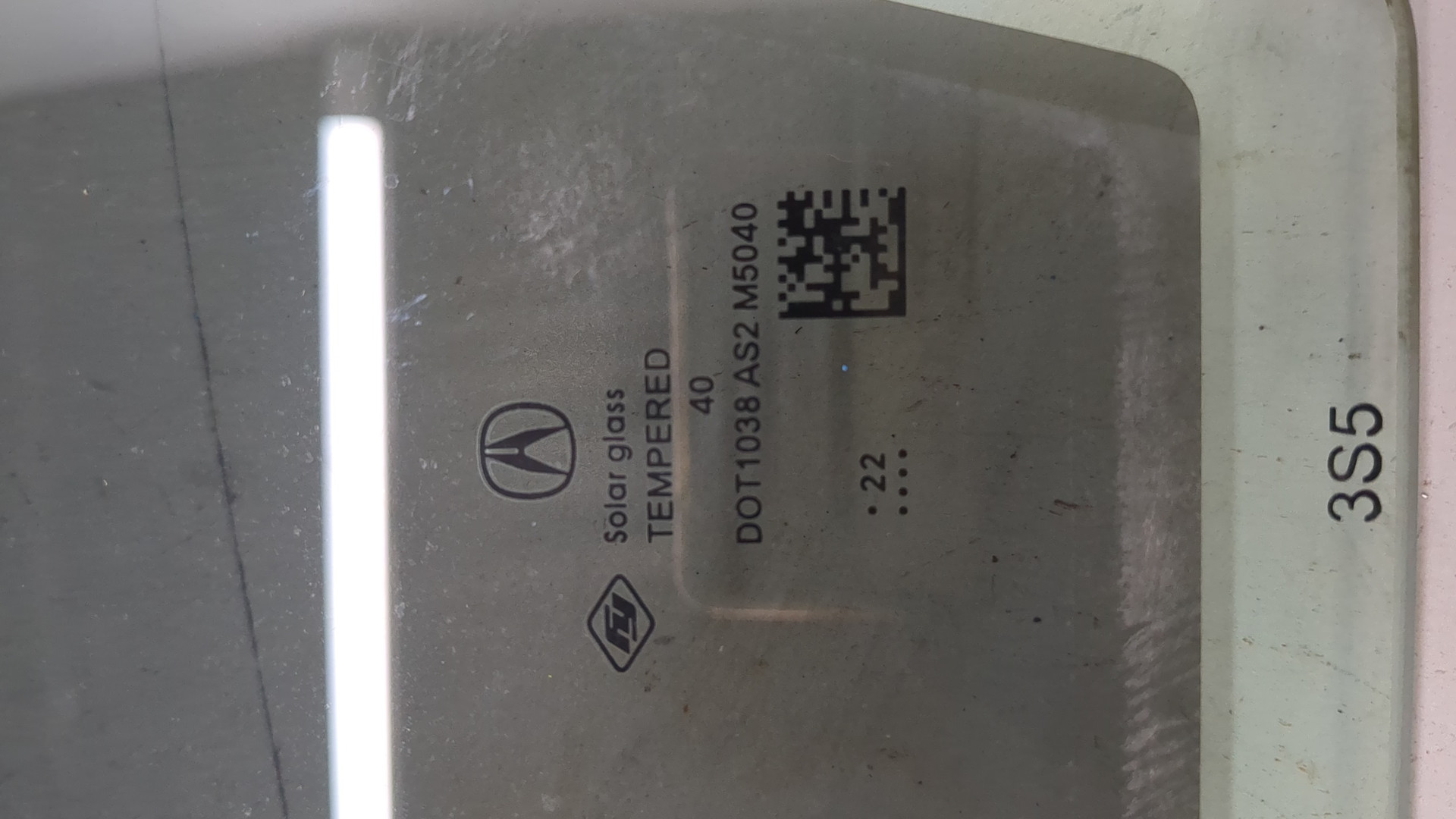 Стекло двери передней левой