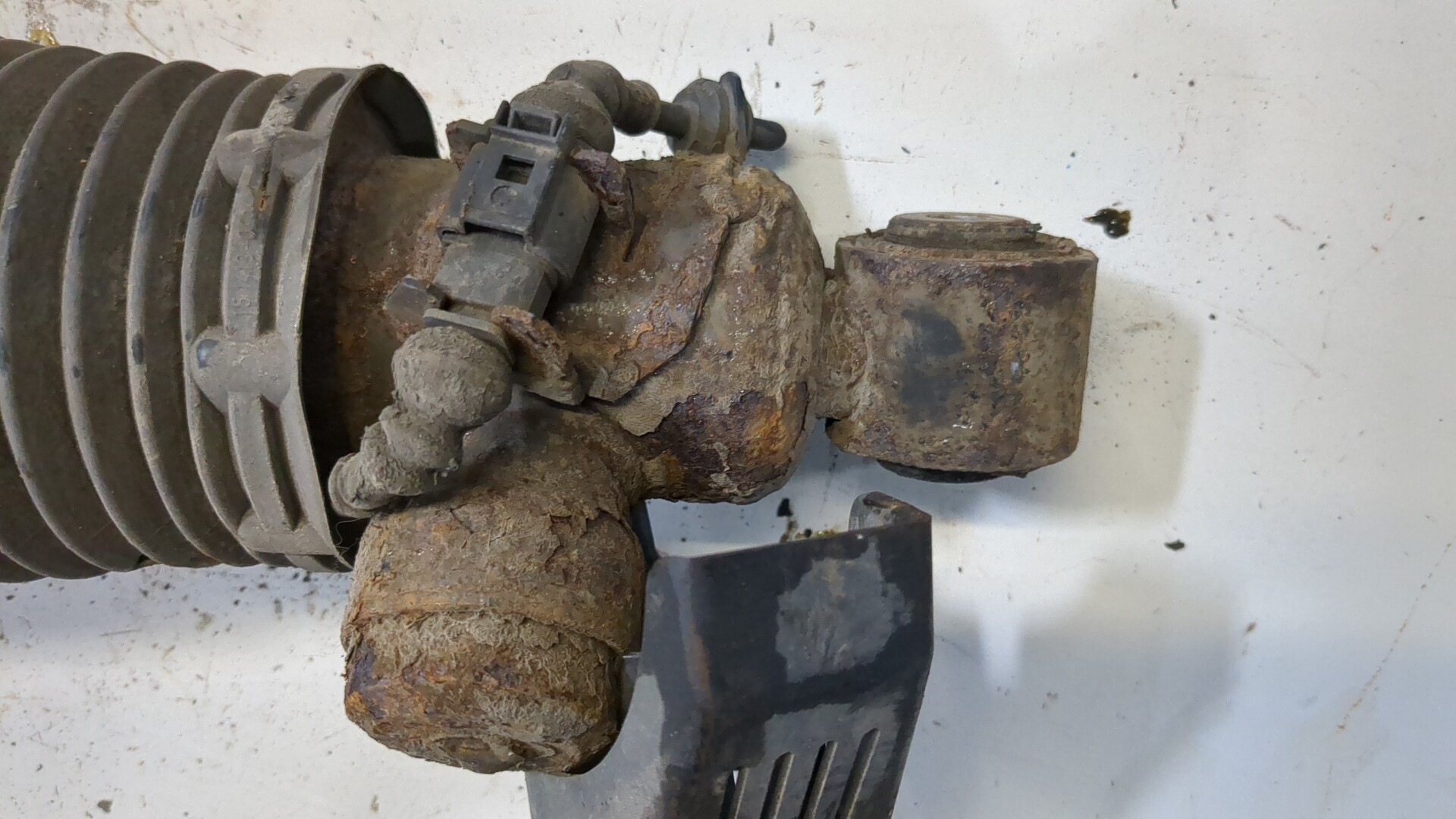 Амортизатор задний правый