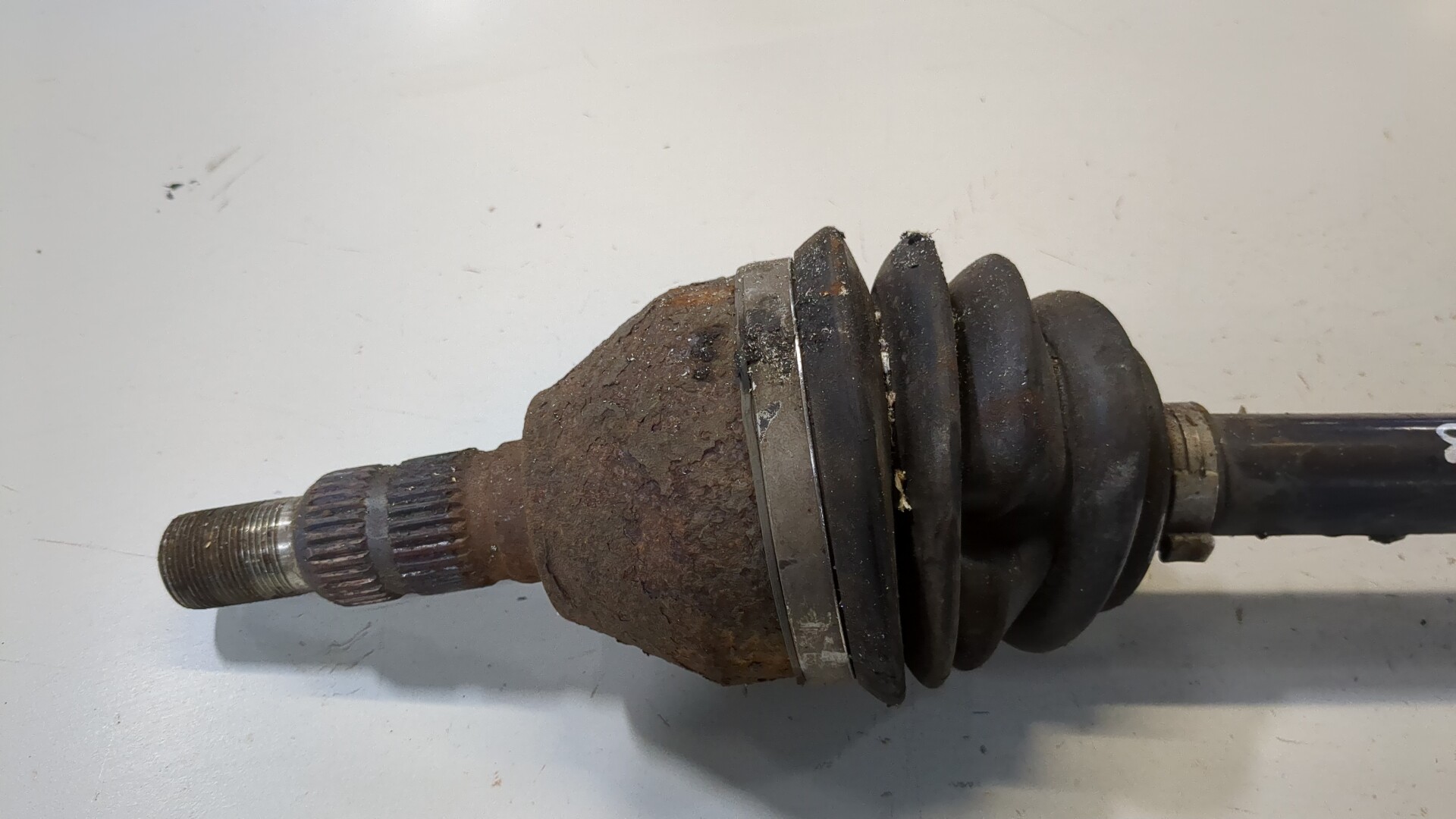 Полуось передняя левая