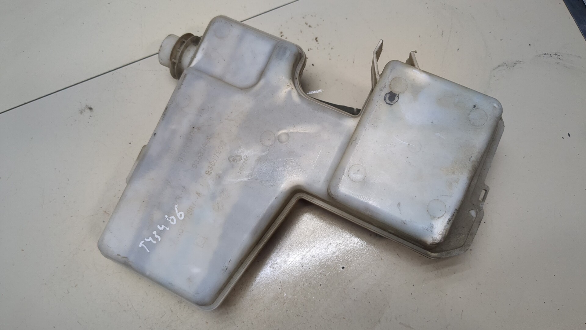 Бачок омывателя лобового стекла