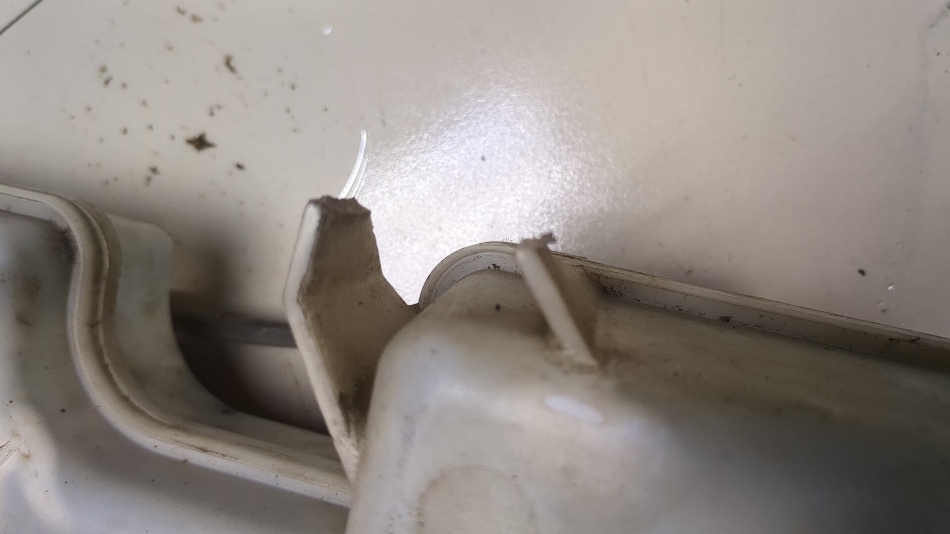 Бачок омывателя лобового стекла