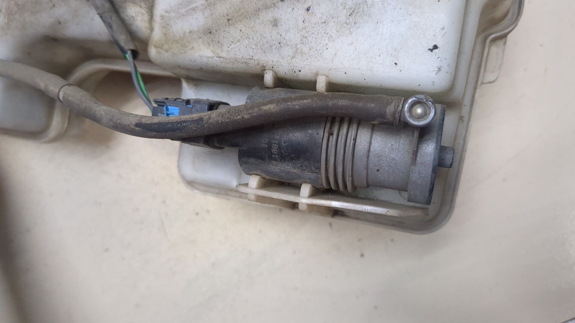 Бачок омывателя лобового стекла