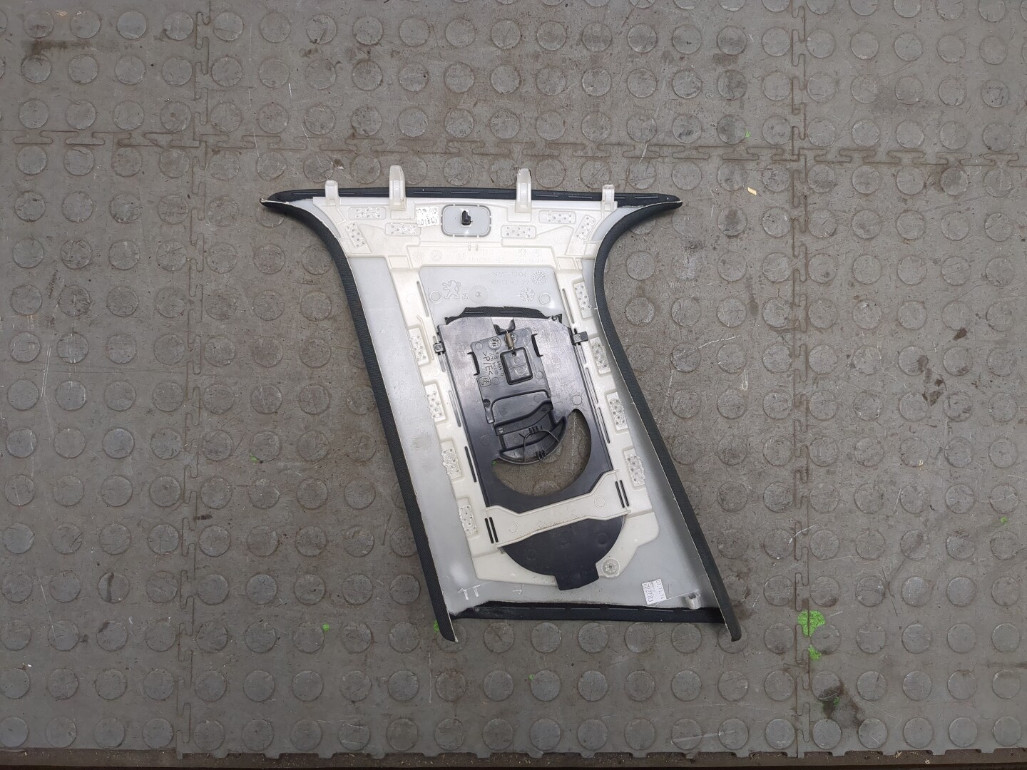 Обшивка стойки