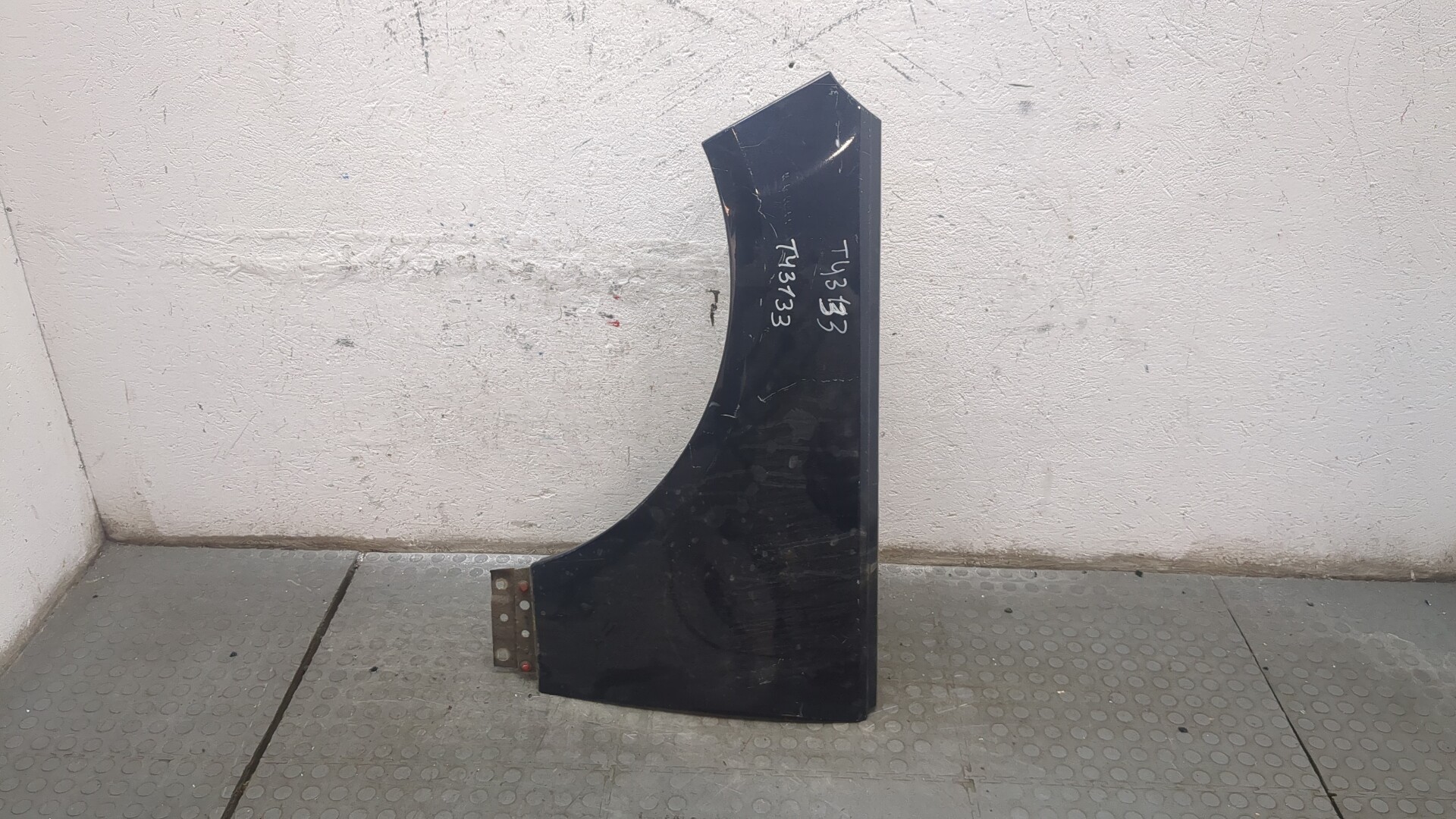 Крыло переднее левое