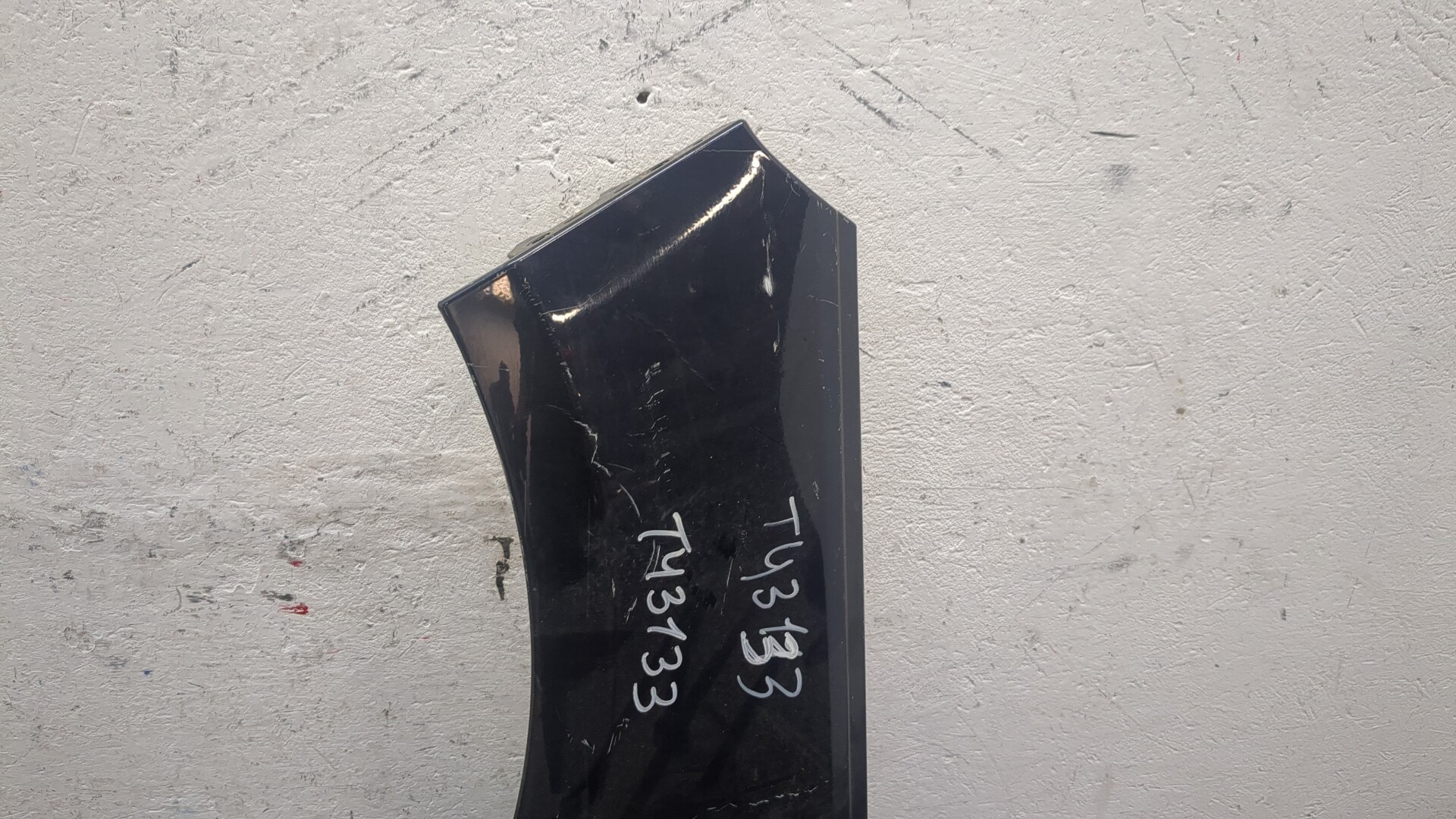 Крыло переднее левое