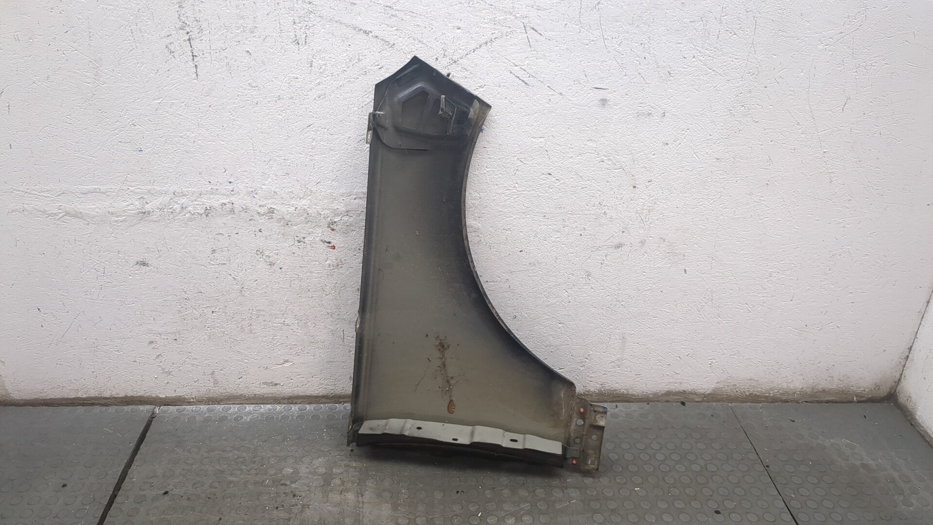 Крыло переднее левое