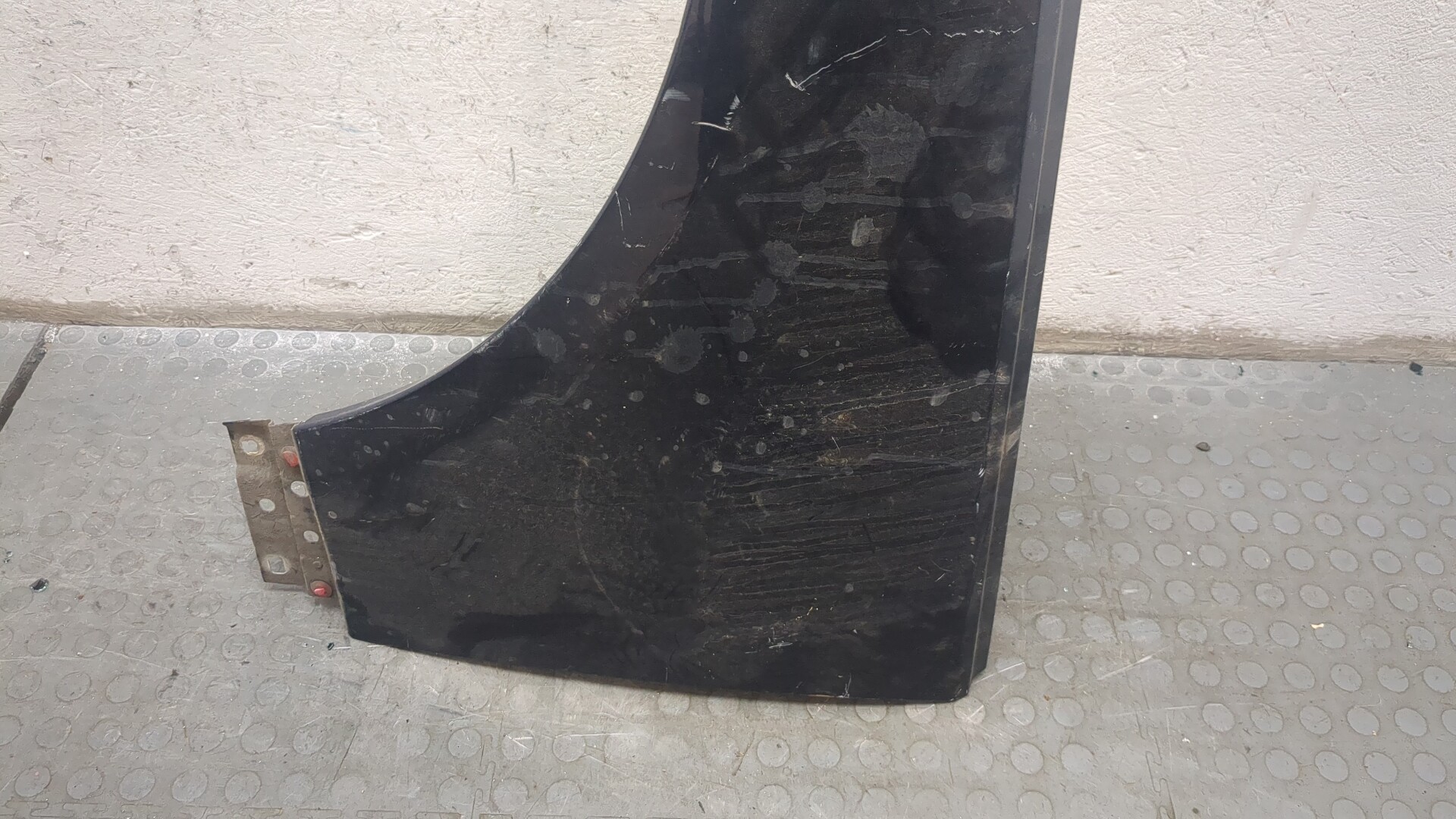 Крыло переднее левое