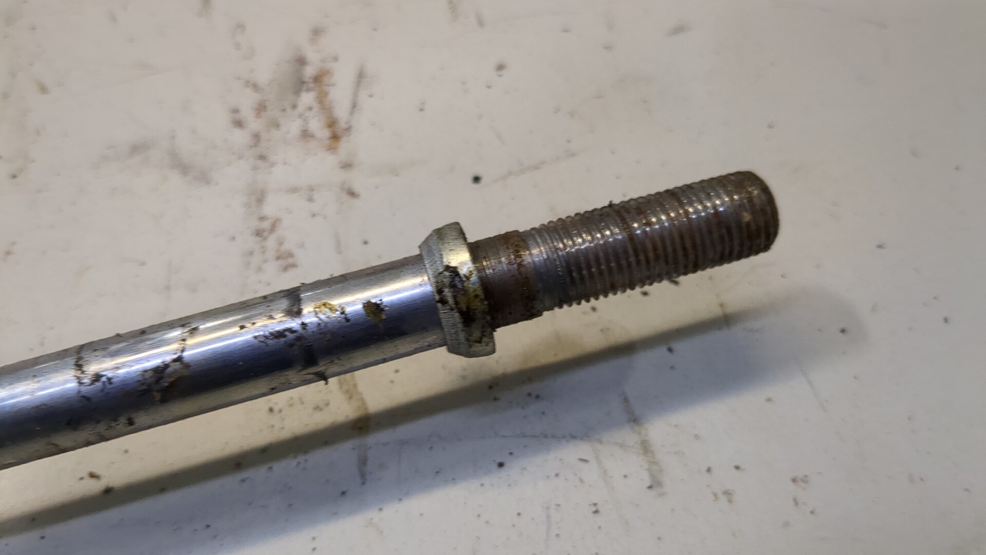 Амортизатор задний (стойка)