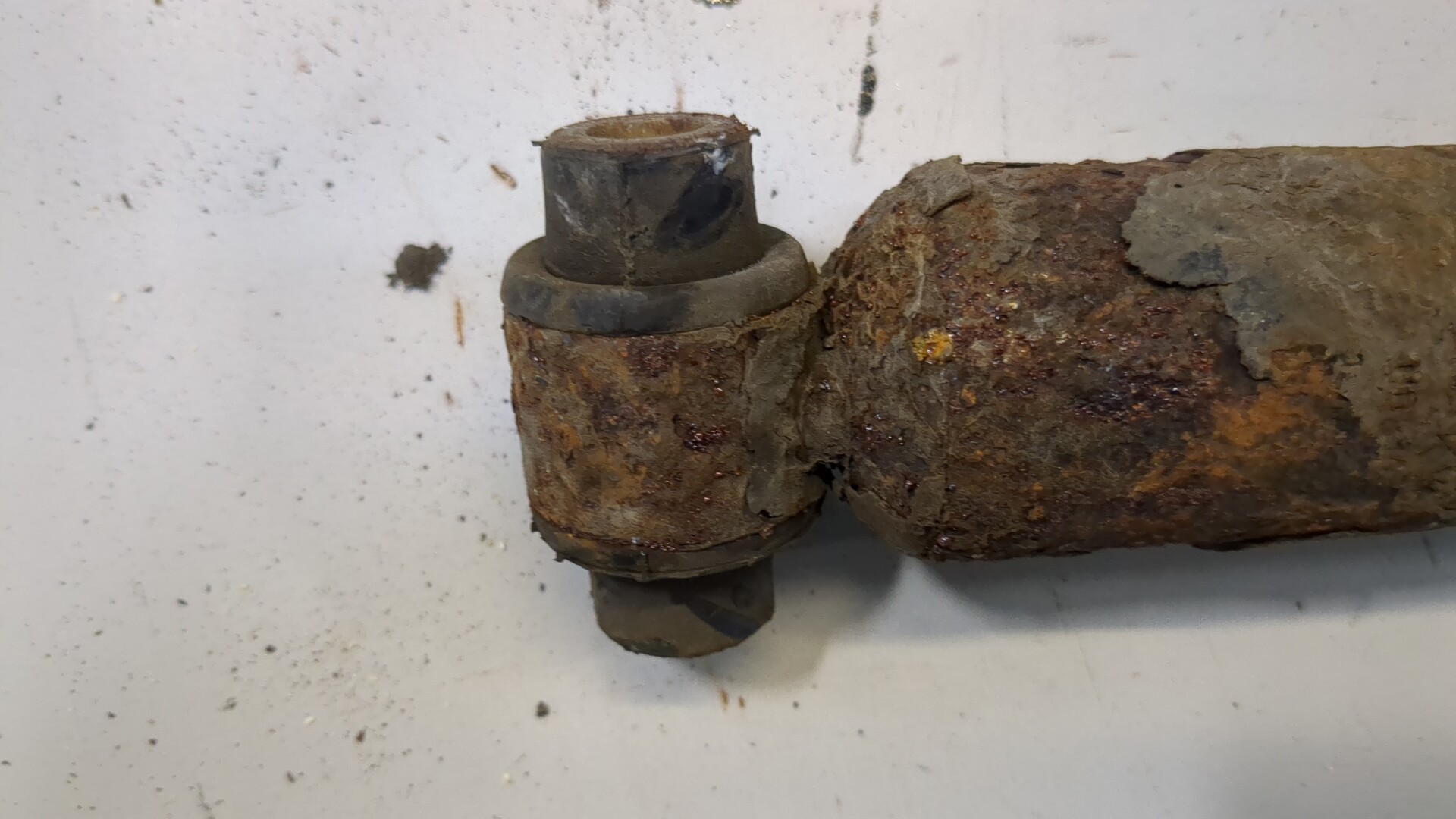 Амортизатор задний (стойка)